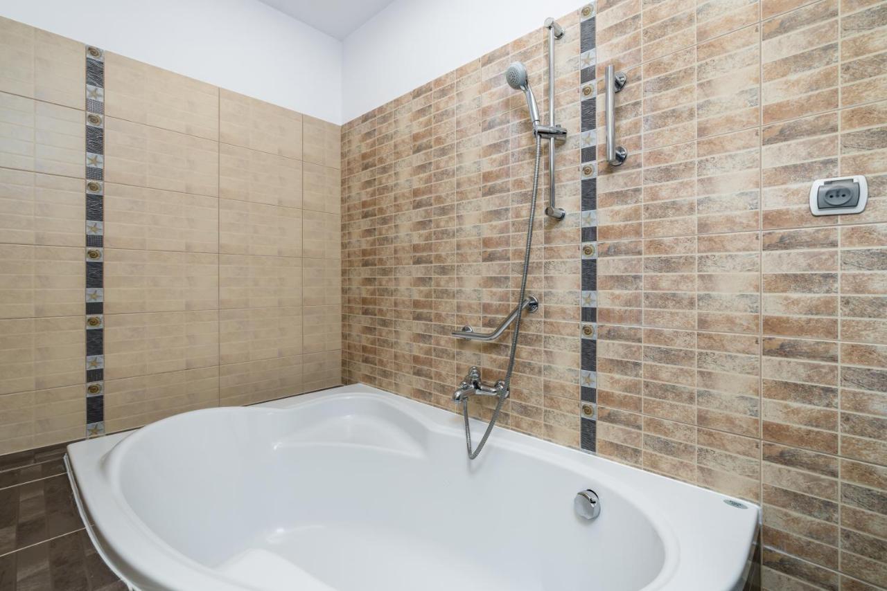 Sleepway Apartments- Szyperska พอซนาน ภายนอก รูปภาพ